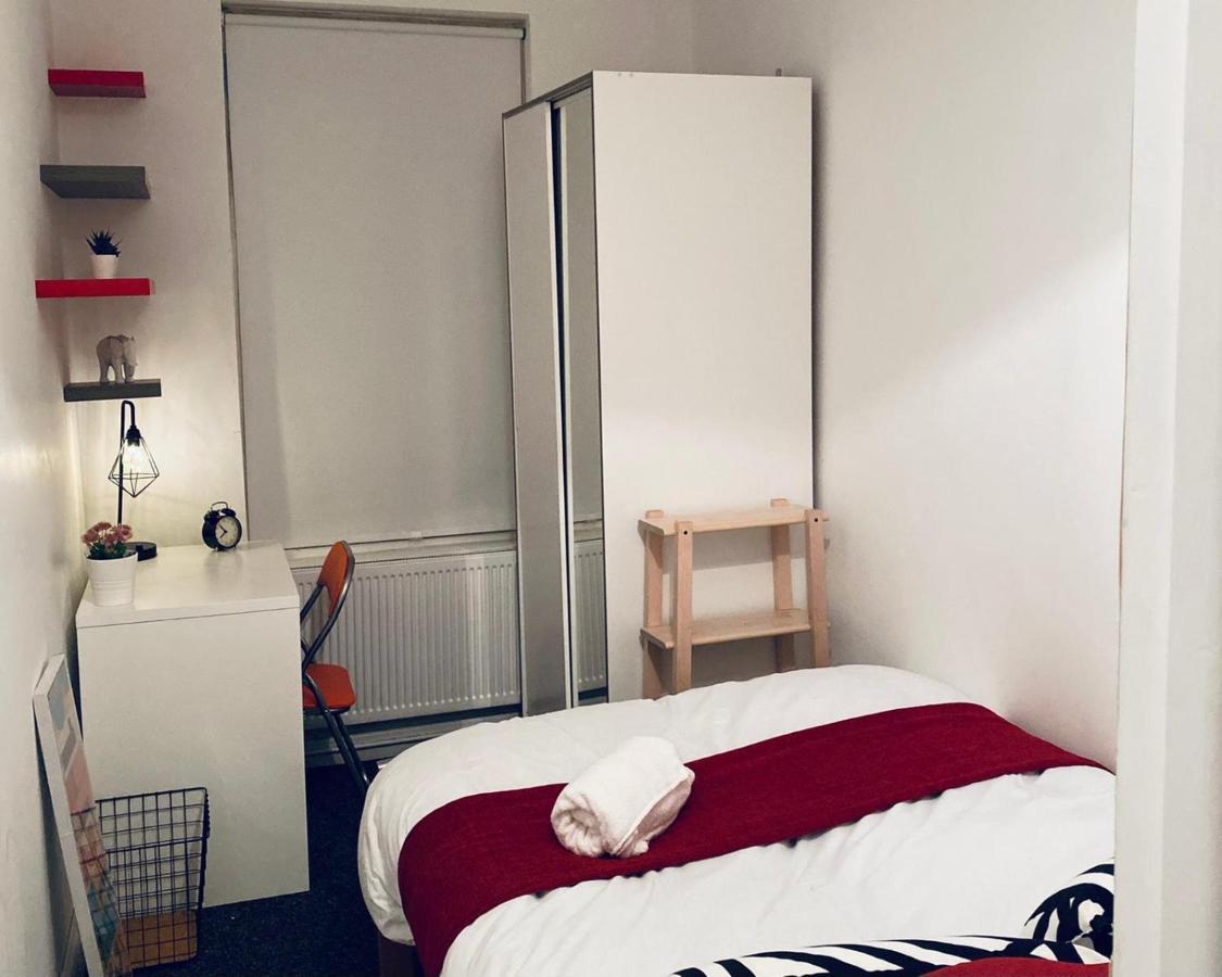Large 4 Bedroom Home - Coventry City Centre Eksteriør billede