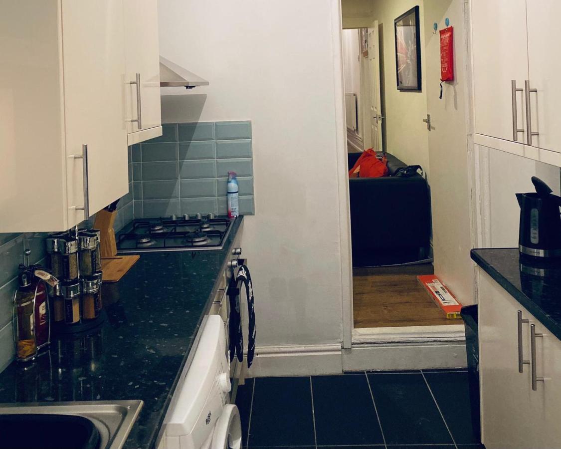 Large 4 Bedroom Home - Coventry City Centre Eksteriør billede